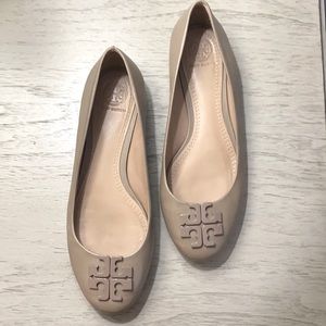 Tory Burch Melinda logo flat - gray 6.5